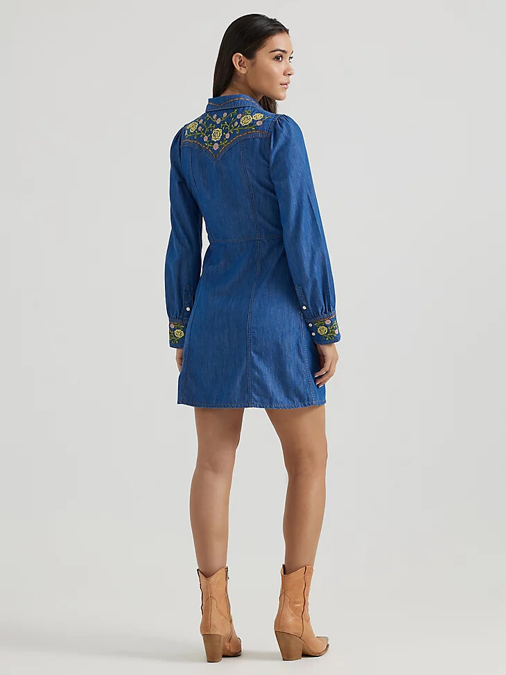 robe brodée wrangler x yellow rose par kendra scott délavage moyen