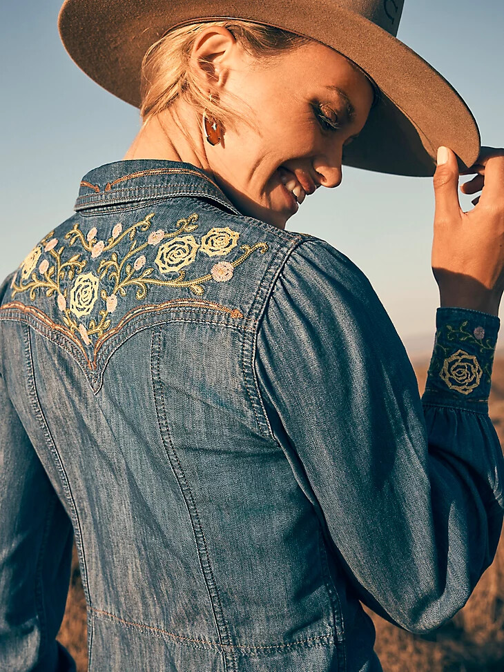 robe brodée wrangler x yellow rose par kendra scott délavage moyen