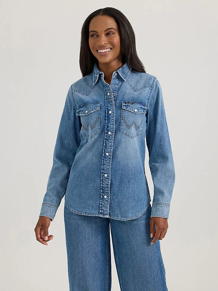chemise western classique en denim slim à boutons-pression pour femme wrangler délavage moyen