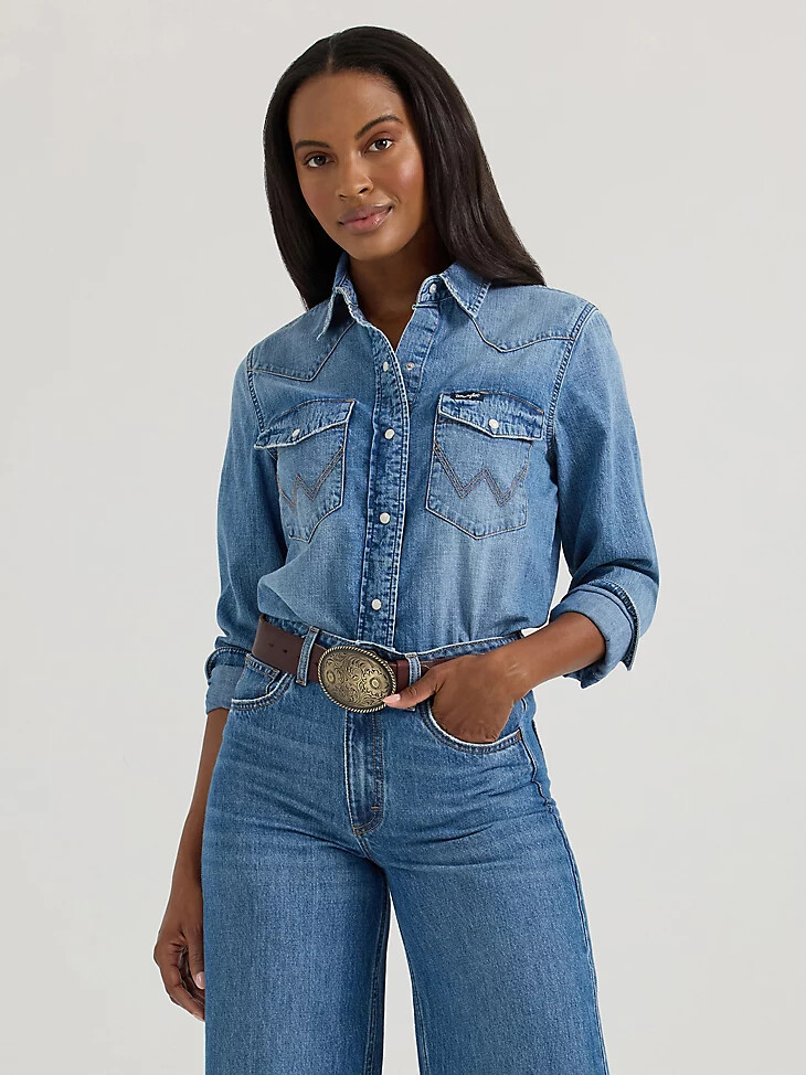 chemise western classique en denim slim à boutons-pression pour femme wrangler délavage moyen
