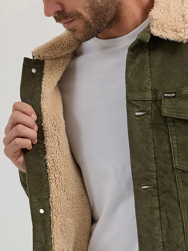 veste trucker en velours côtelé doublée sherpa wrangler pour homme couleur olive nuit
