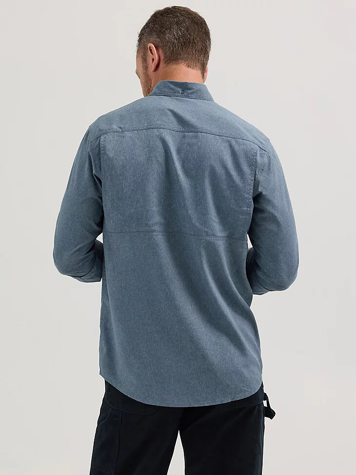 chemise de travail wrangler riggs workwear à manches longues et aérées coloris bleu nuits chiné