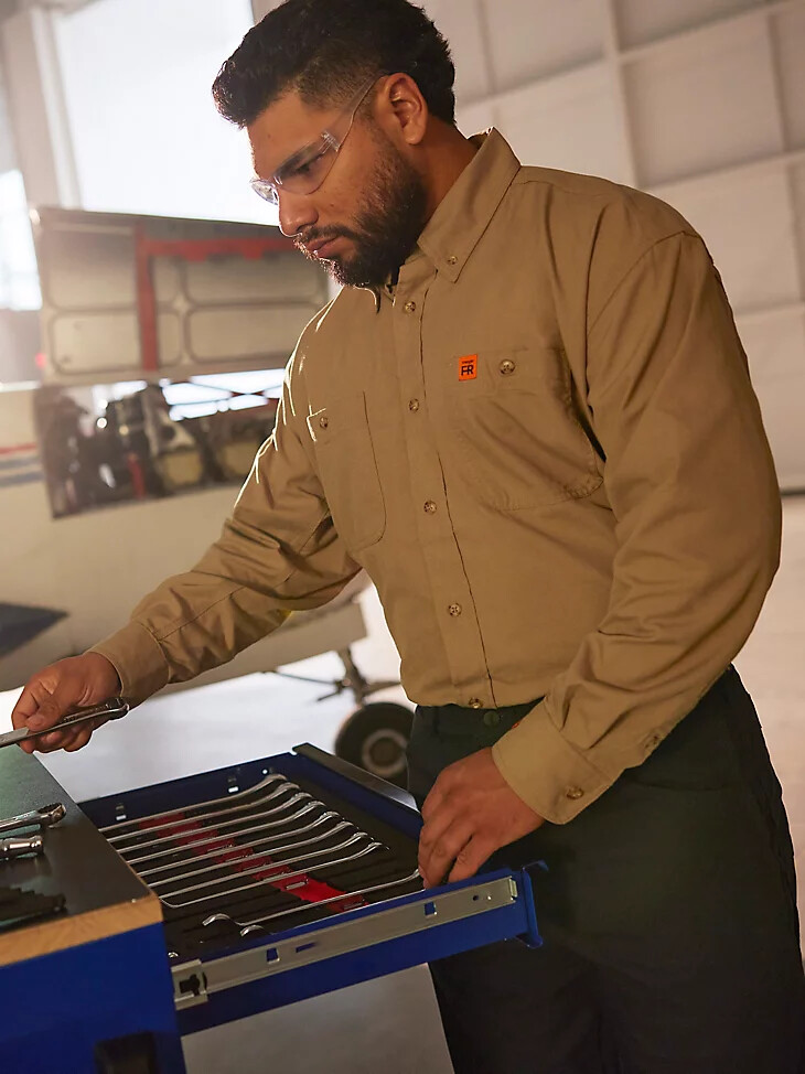 chemise de travail wrangler fr riggs en sergé uni ignifugé kaki