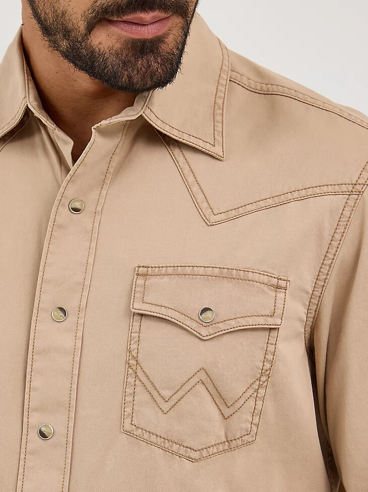 chemise western à boutons-pression wrangler retro premium en sergé teint par pigmentation pour homme couleur fauve