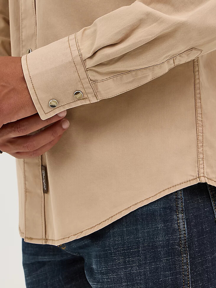 chemise western à boutons-pression wrangler retro premium en sergé teint par pigmentation pour homme couleur fauve