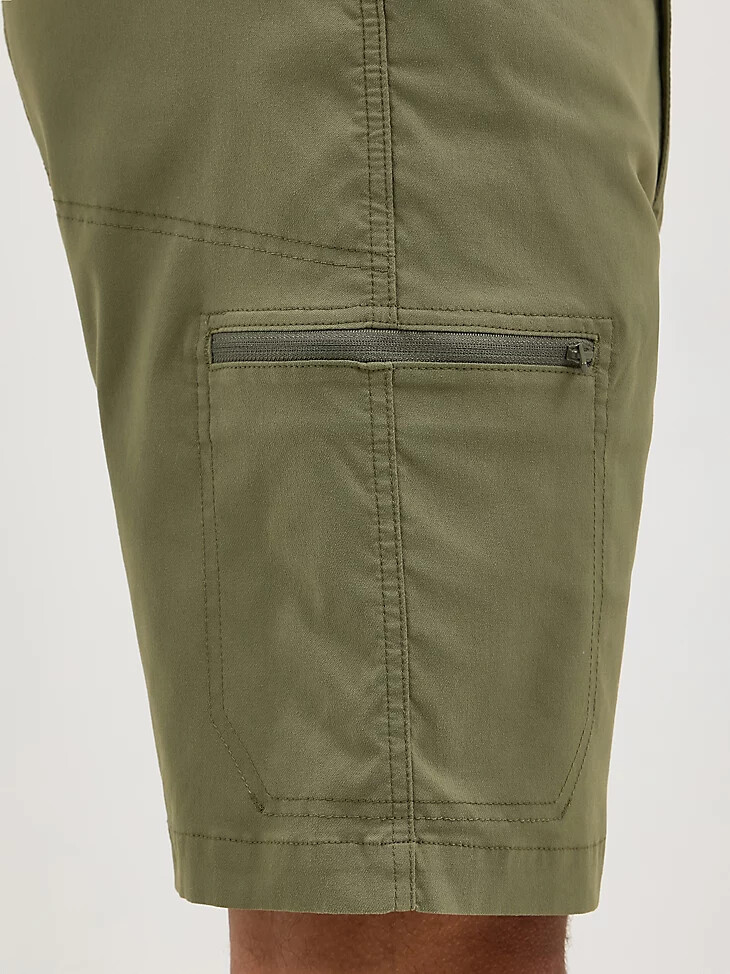 short cargo tout terrain pour homme couleur olive poussiéreuse
